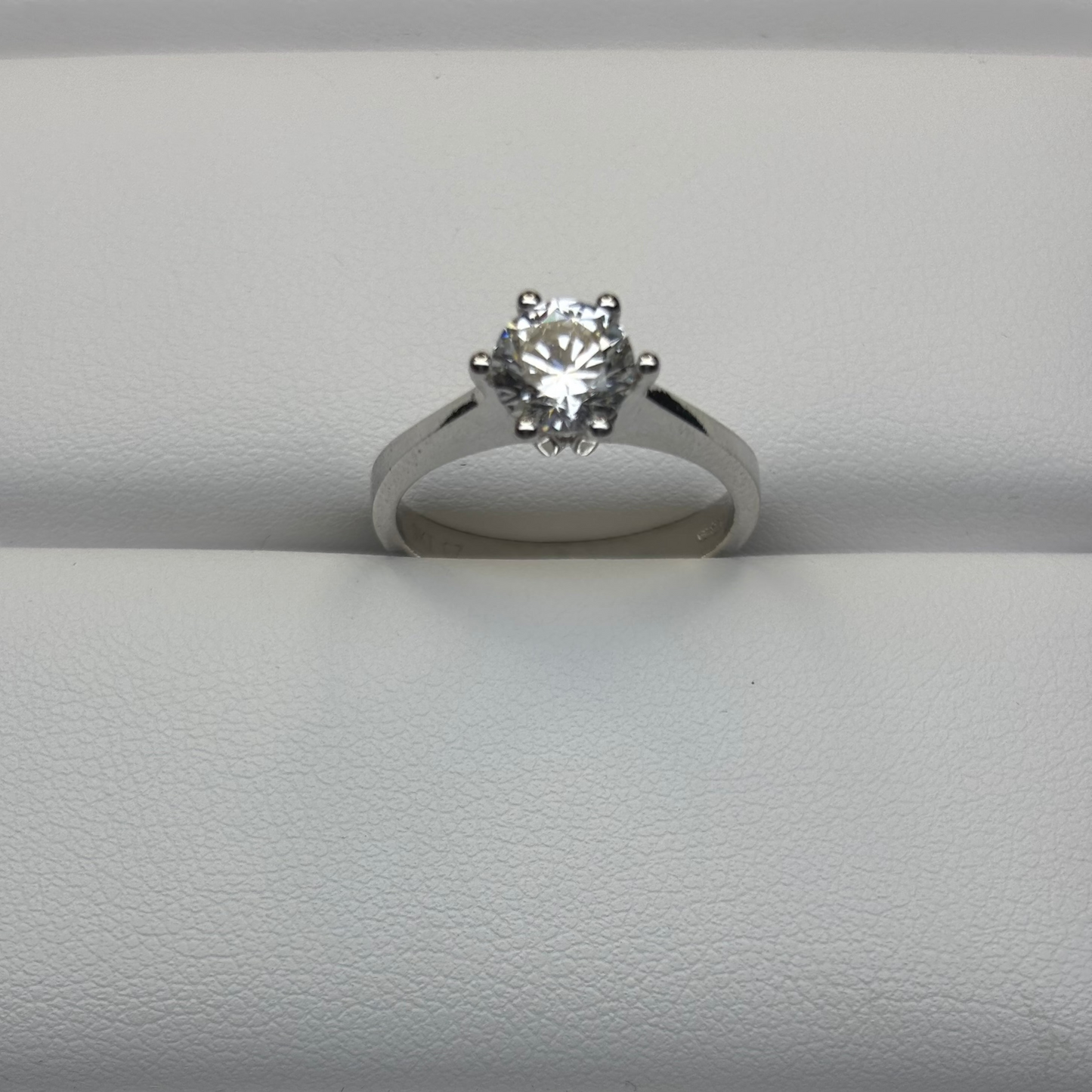 9ct White Dress Ring Div206