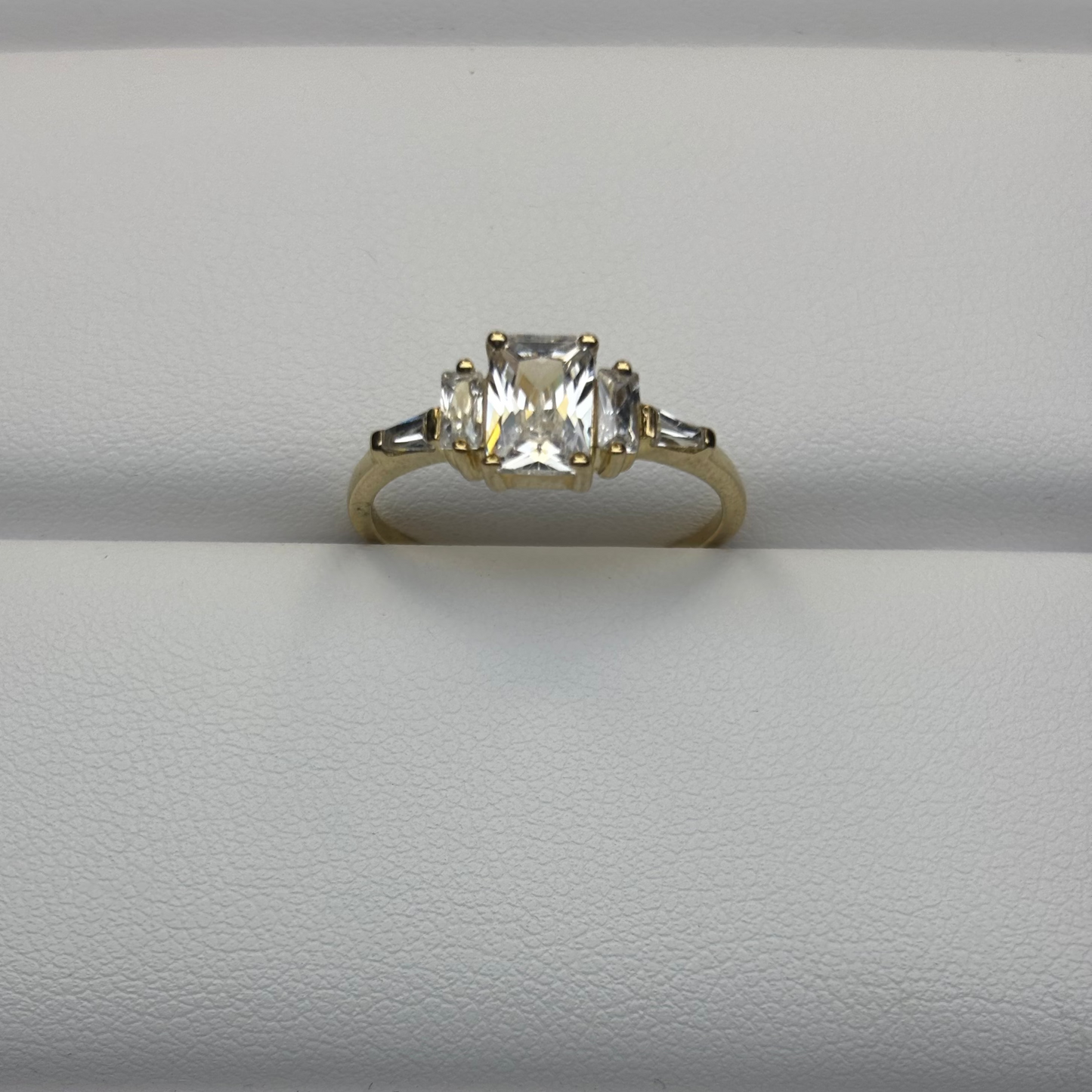 9ct Yellow Dress Ring Div310